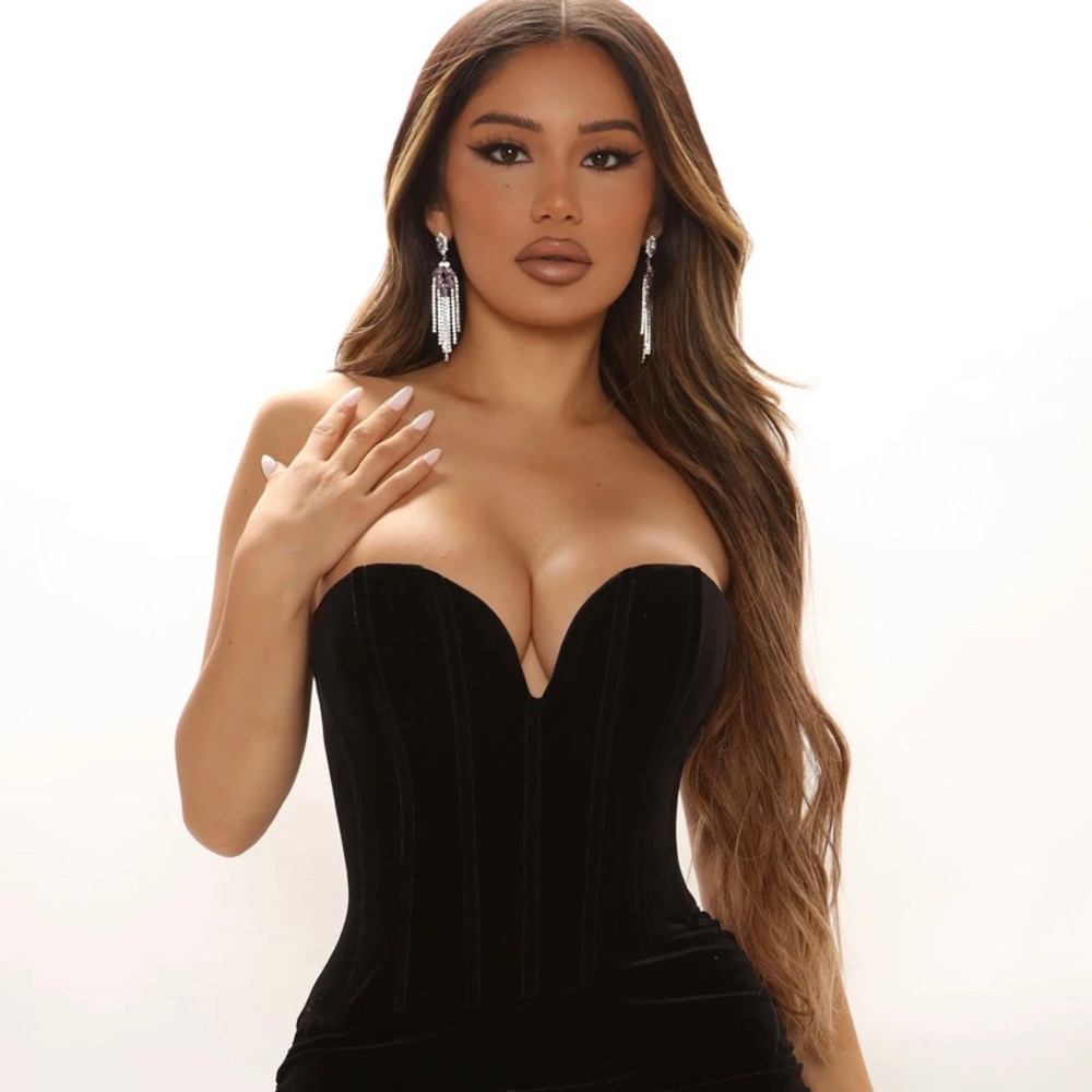 Max black dress for a special event